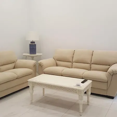 Ivory Apartment *